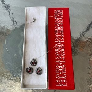Vintage necklace in silver and red